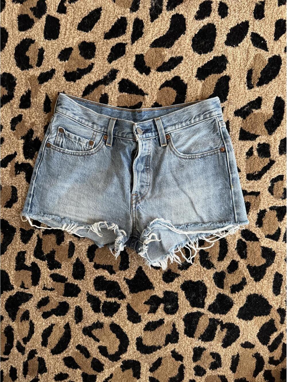 Levi's Women's Denim Shorts Light Wash High Waist Sz 26